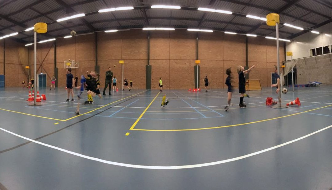 Indoor Schoolkorfbal: Kerst met Korfbalballen – 23 december