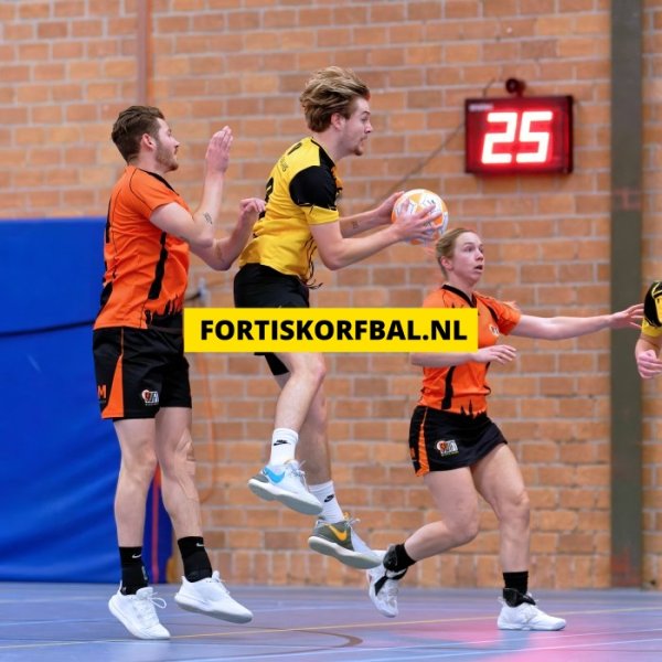 Fortis 1 - Swift 1 Zaterdag 14-12-2024 (2738)