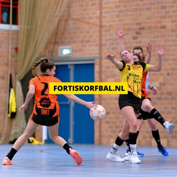 Fortis 1 - Swift 1 Zaterdag 14-12-2024 (7795)