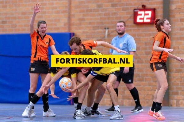 Fortis 1 - Swift 1 Zaterdag 14-12-2024 (3892)