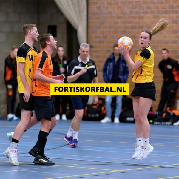 Fortis 3 - GVK 3 Zaterdag 14-12-2024 (8710)