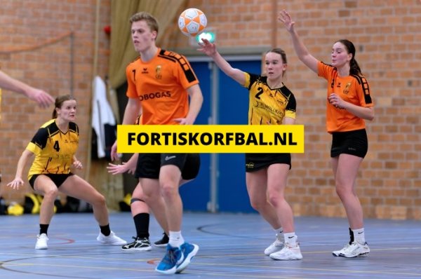 Fortis 3 - GVK 3 Zaterdag 14-12-2024 (6806)