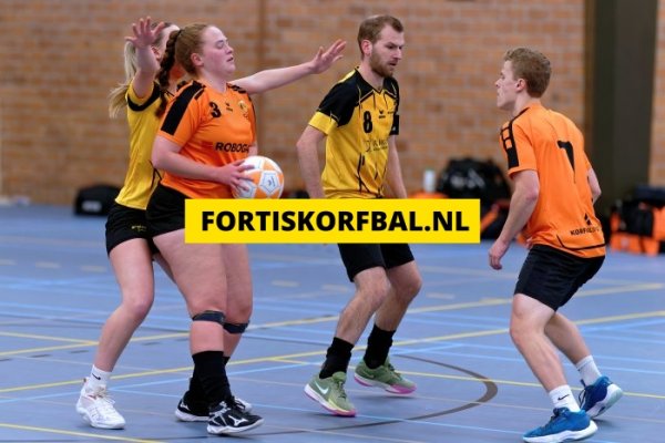 Fortis 3 - GVK 3 Zaterdag 14-12-2024 (4100)