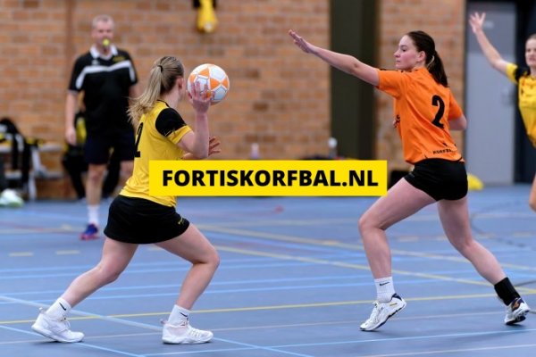 Fortis 3 - GVK 3 Zaterdag 14-12-2024 (8300)