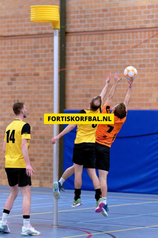 Fortis 3 - GVK 3 Zaterdag 14-12-2024 (8460)