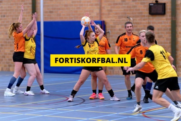 Fortis 3 - GVK 3 Zaterdag 14-12-2024 (4932)