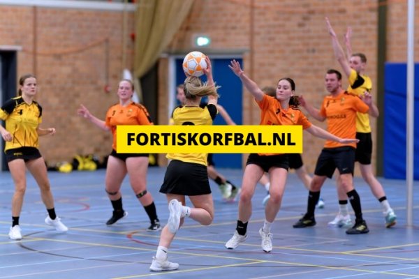 Fortis 3 - GVK 3 Zaterdag 14-12-2024 (8864)