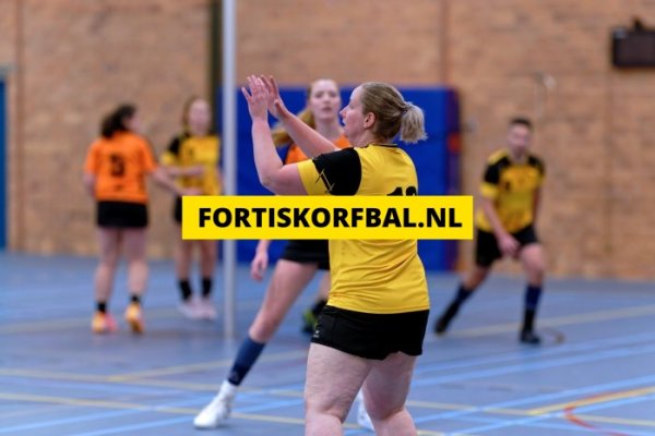 Fortis 3 - GVK 3 Zaterdag 14-12-2024 (3922)