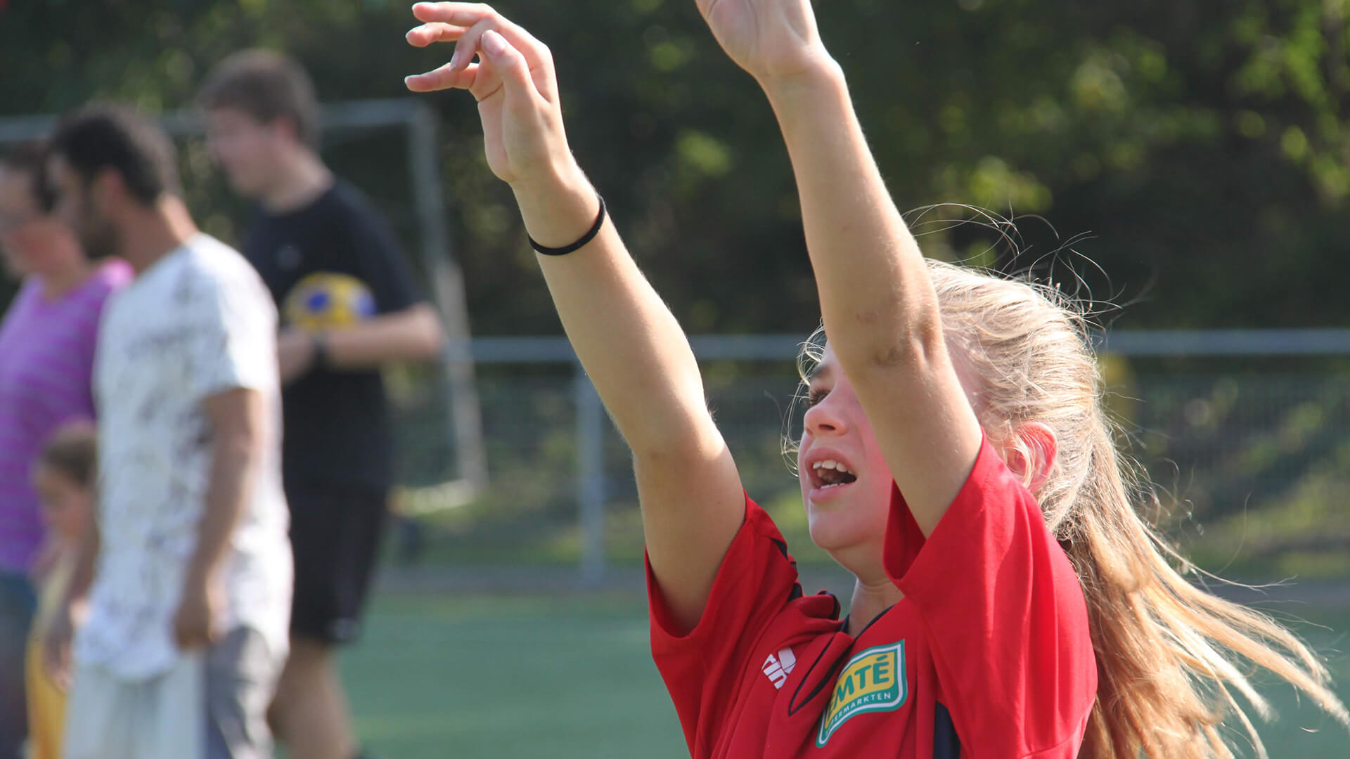 Kinderen op het veld bij Fortis Korfbal